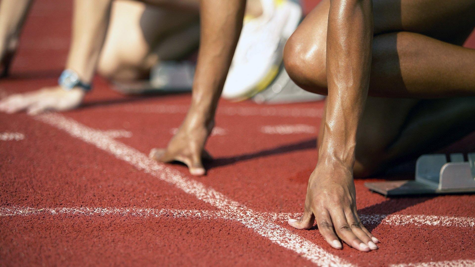 NBA季后赛激战正酣，勇士队逆转取胜，库里独砍40分创纪录