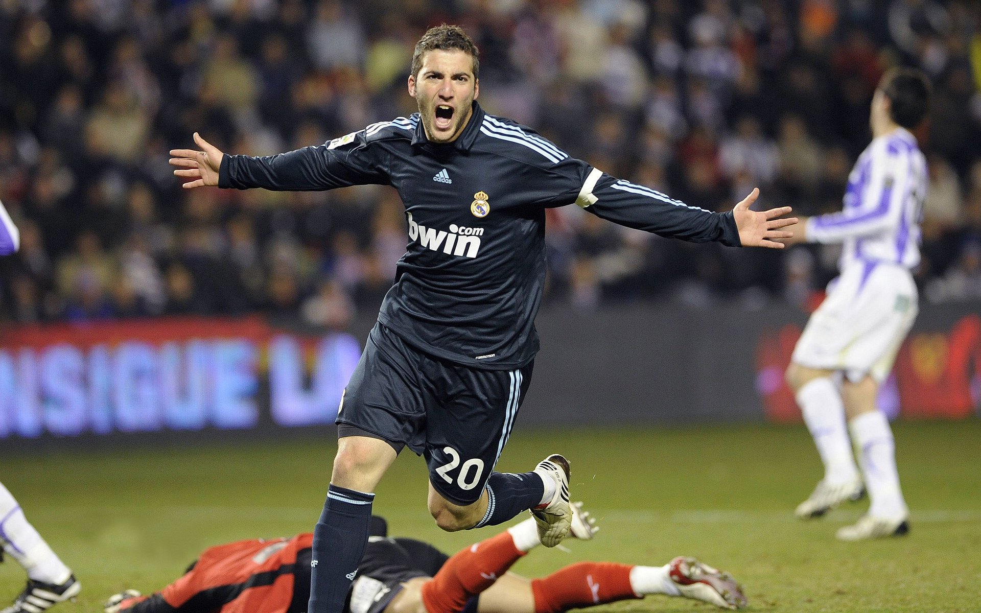 熊猫体育app：体育明星携手慈善机构 助力青少年体育梦想